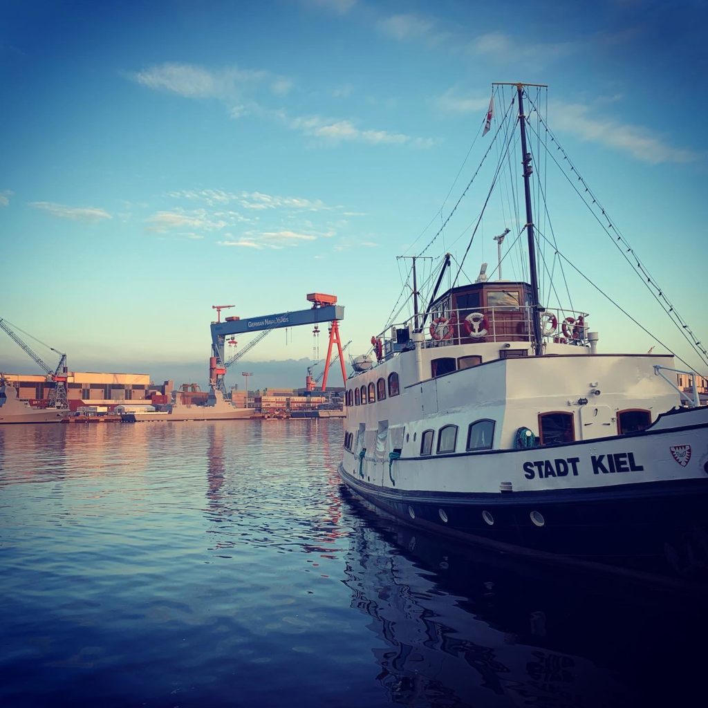 Blick auf den Hafen Kiel "Stadt Kiel"